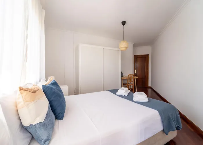 Flat By House And People Viana do Castelo